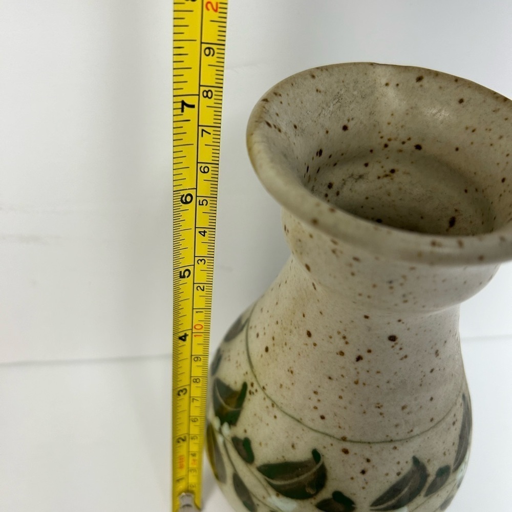 Vase/ pottery/ beautiful colors approx. 7”H by 3”/ please see pictures - Picture 4 of 6